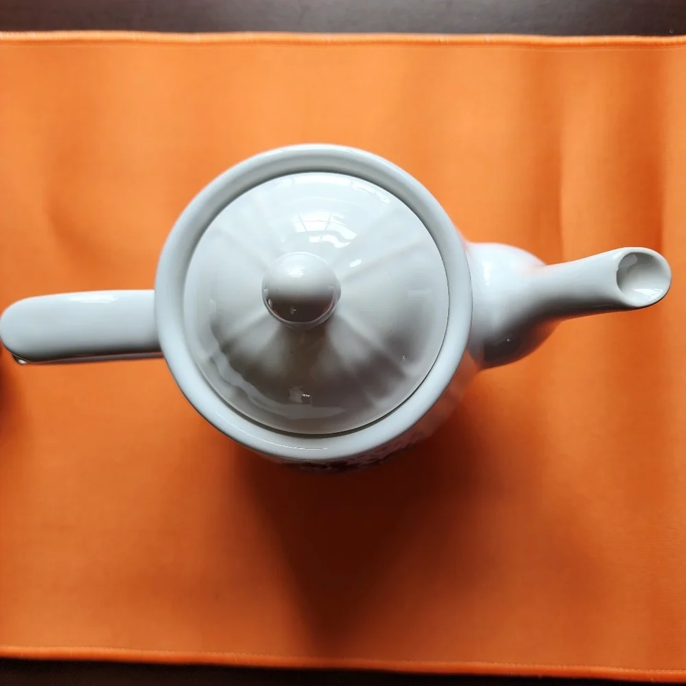 Ceramic kettle white‎ with blue roses
